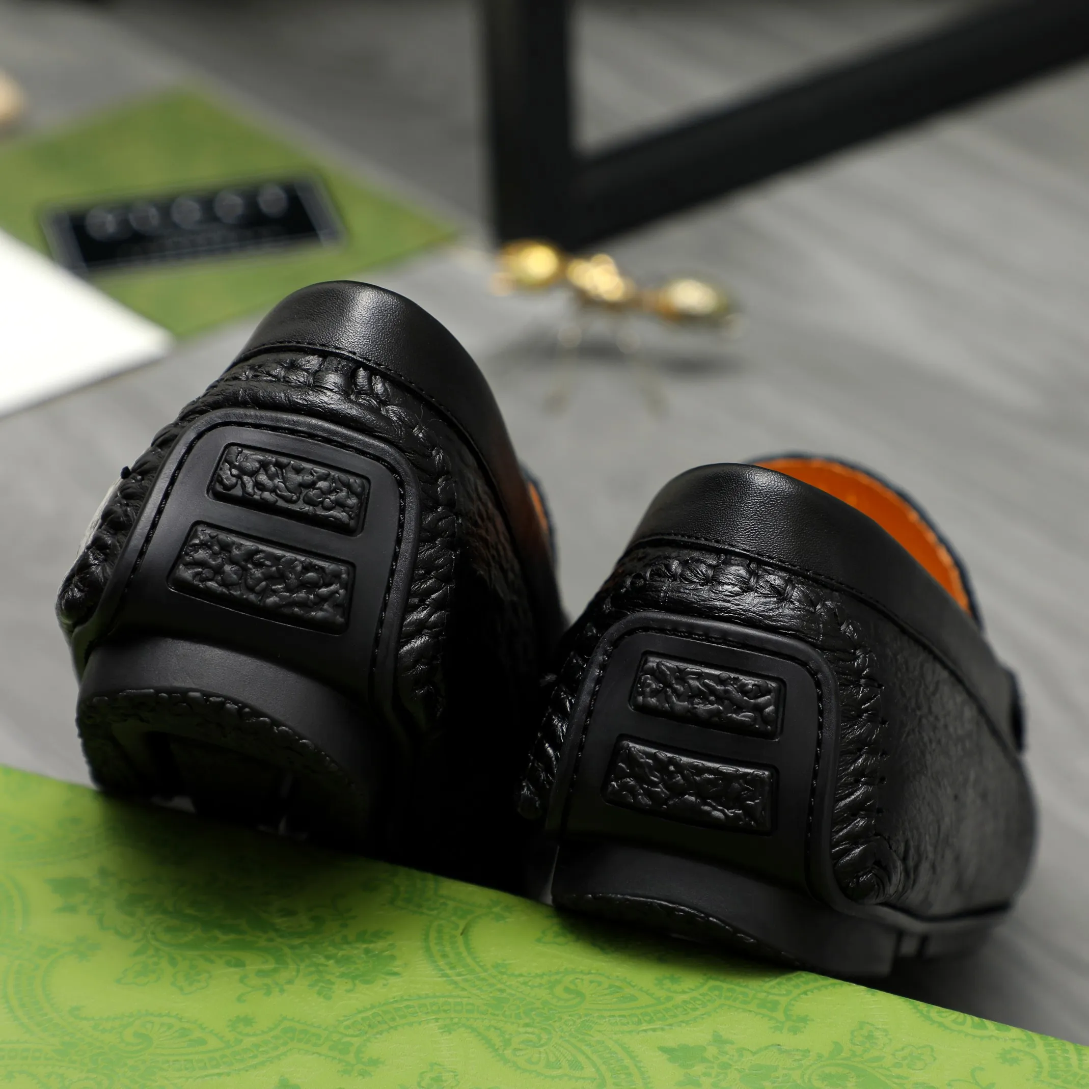 Men's shoes💰380 Product trademark: GUCCI "Gucci" casual slip-on shoes Regular size: 38-45 (45 is custom-made and non-returnable) Product materials: Selected embossed cowhide upper, pigskin lining, rubber outsole